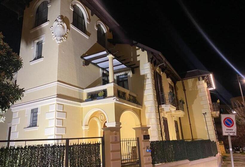 اتاق لوکس, Il Palazzo Luxury Home & Event