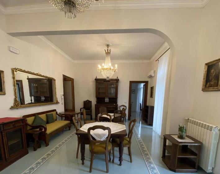 اتاق لوکس, Il Palazzo Luxury Home & Event