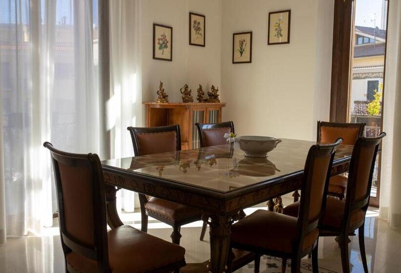 اتاق استاندارد با وان آب گرم, Il Palazzo Luxury Home & Event