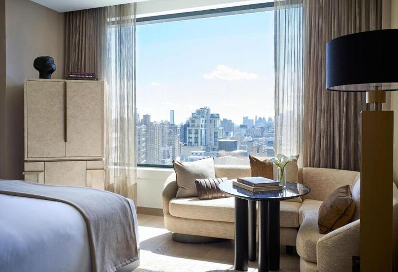 Standard Room King Bed Adapted for people with reduced mobility