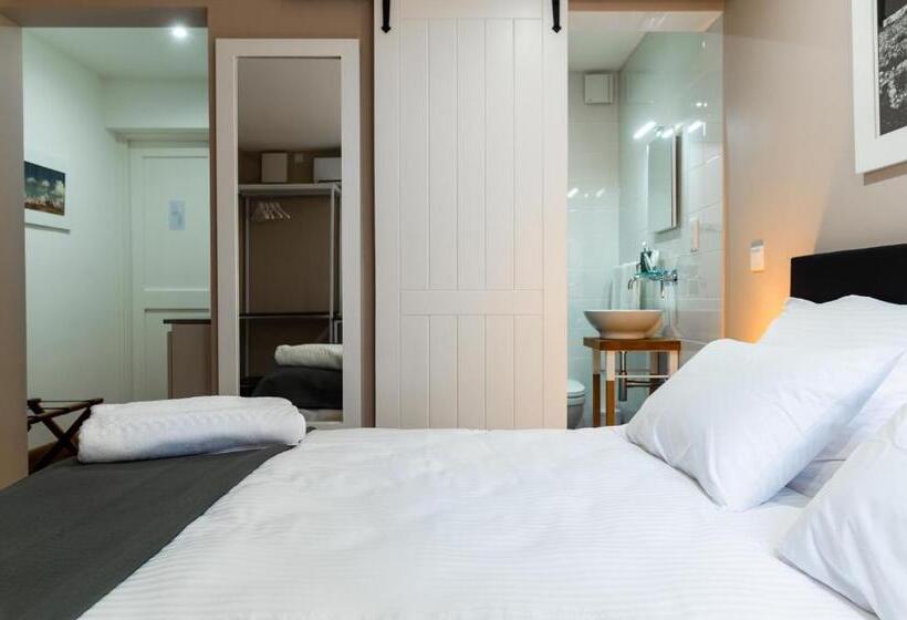 اتاق استاندارد با بالکن, Monreal Boutique Townhouse   R024rm3