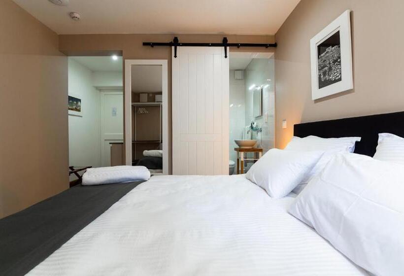 اتاق استاندارد با بالکن, Monreal Boutique Townhouse   R024rm3