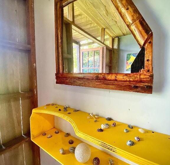 디럭스 트리플 룸, Utria Hostel