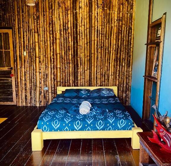 디럭스 트리플 룸, Utria Hostel