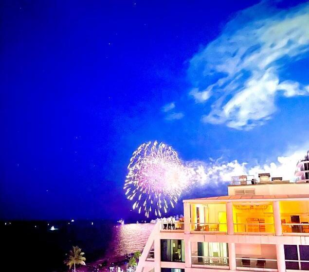 带大床的套房, The Atlantic Hotel & Spa Condo