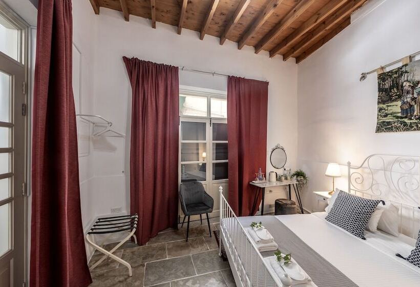 اتاق استاندارد, Edem Traditional House