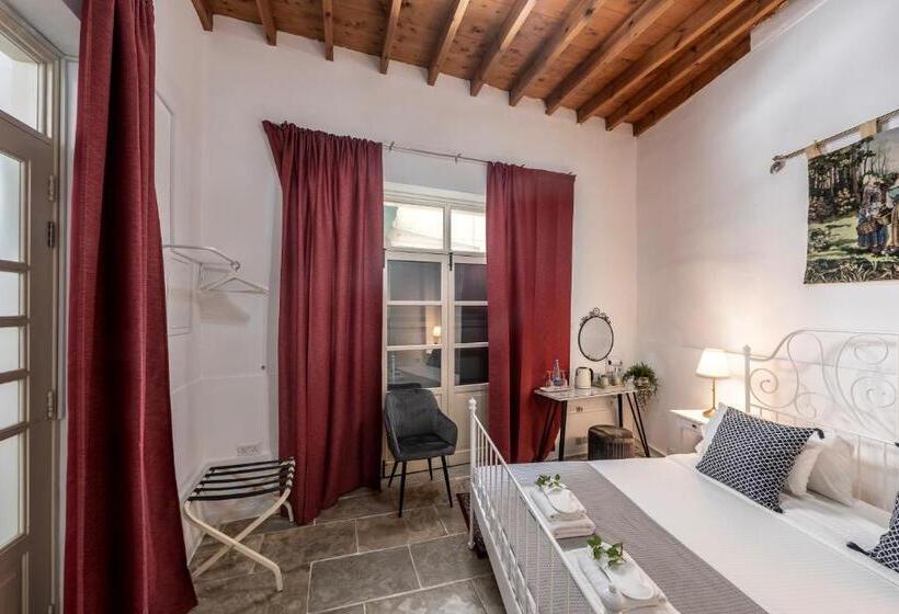 اتاق استاندارد, Edem Traditional House