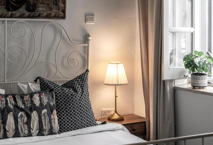 اتاق اکونومی, Edem Traditional House