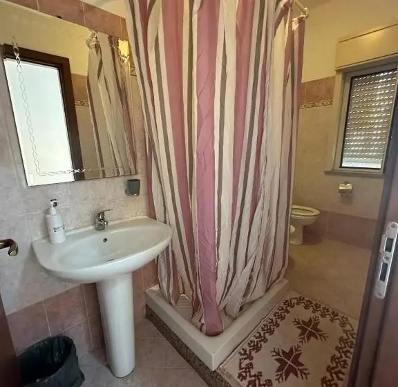 اتاق استاندارد یک نفره, B&b Emmanuel