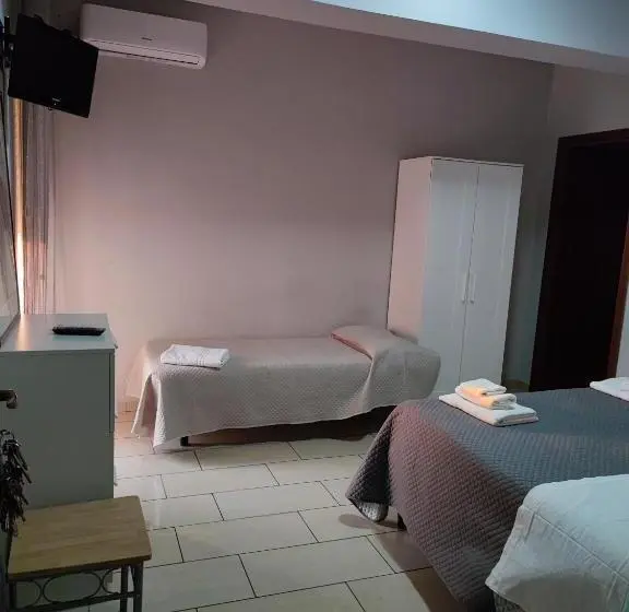 اتاق استاندارد سه نفره, B&b Emmanuel