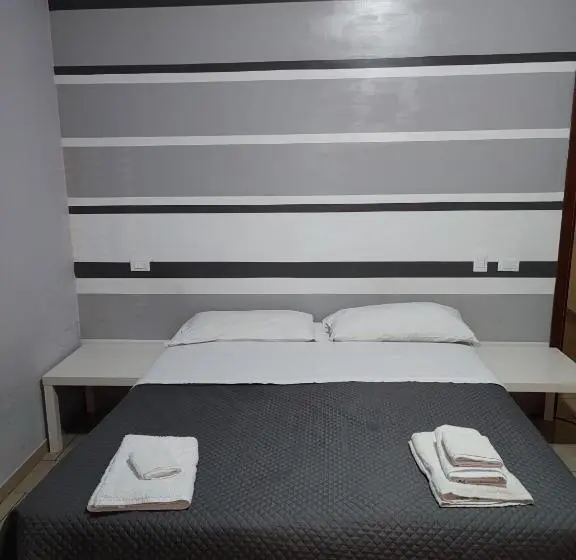 اتاق استاندارد سه نفره, B&b Emmanuel