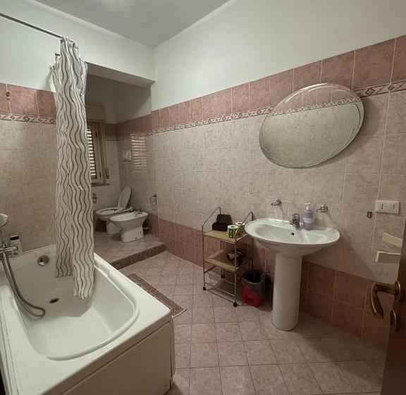 اتاق استاندارد سه نفره, B&b Emmanuel
