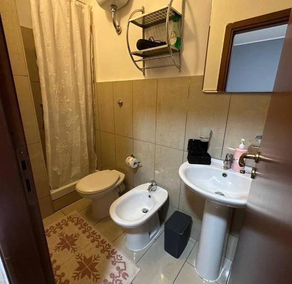 اتاق استاندارد چهار تخته, B&b Emmanuel