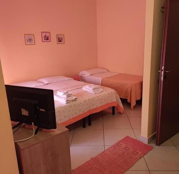 استودیو خانوادگی, B&b Emmanuel