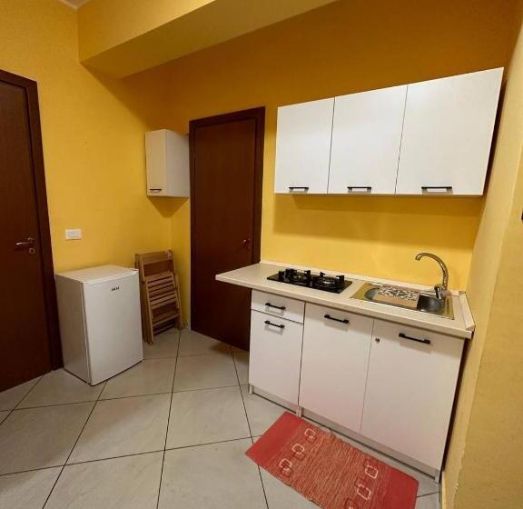 استودیو خانوادگی, B&b Emmanuel