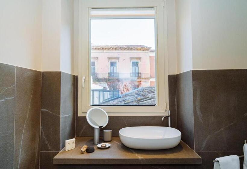 جناح مزود بجاكوزى, Etnea Suite 270