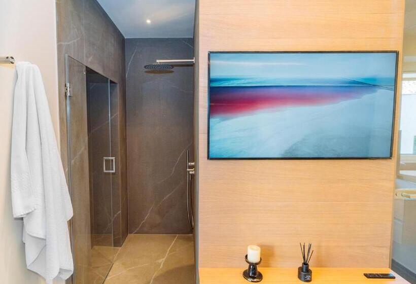 سوئیت با وان آب گرم, Etnea Suite 270