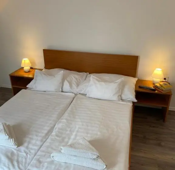 ファミリールーム, Megnyugtat Lak Apartmanház