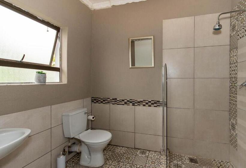 غرفة قياسية مطلّة علي الحديقة, Woodpeckers Guest House