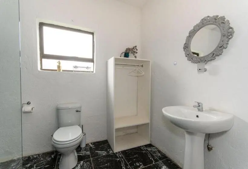 Economy-huone, Woodpeckers Guest House