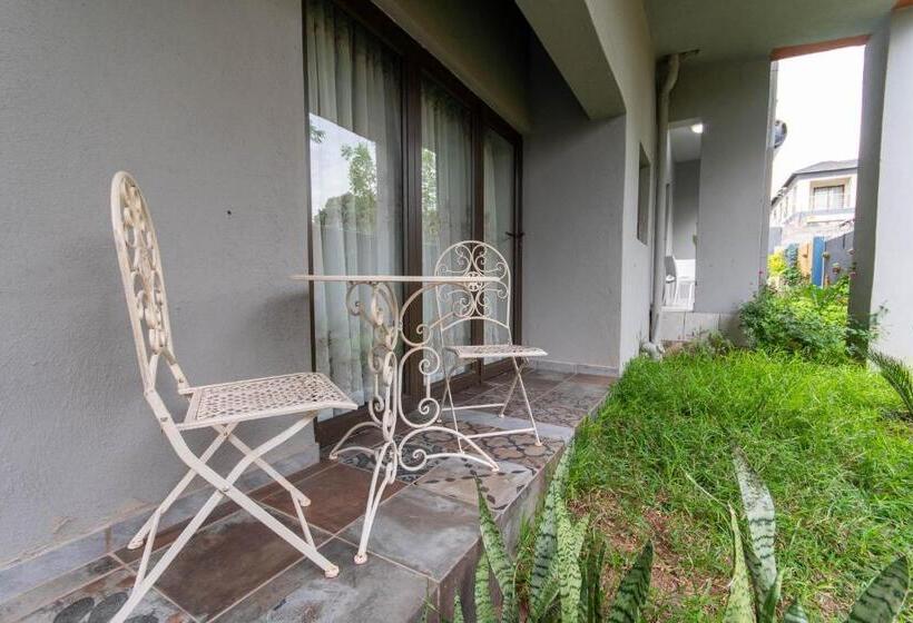 غرفة عائلية مطلّة علي الحديقة, Woodpeckers Guest House