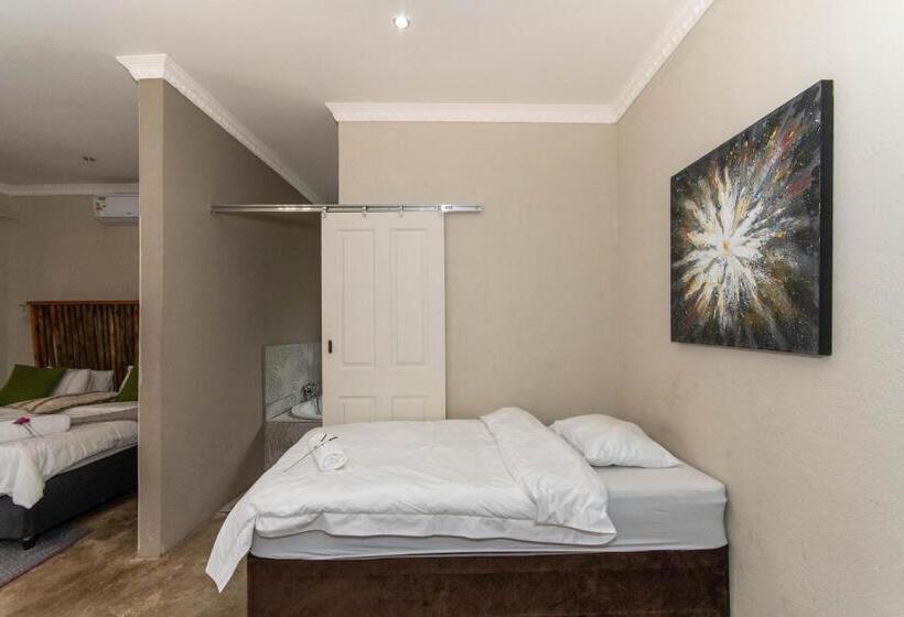 Семейный Номер Вид на Сад, Woodpeckers Guest House