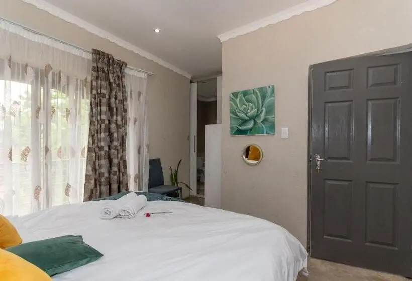 Deluxe-huone Puutarhanäkymä, Woodpeckers Guest House