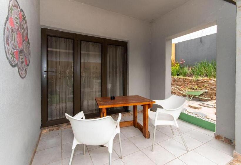 جناح عائلي, Woodpeckers Guest House