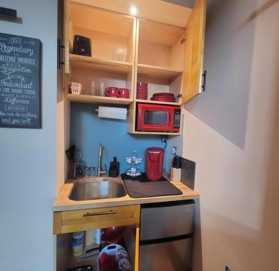 غرفة ديلوكس, The Colburn Schoolhouse   Literature Suite