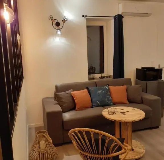 سوییت خانوادگی, Charmes En Ville Le Charme Poétique