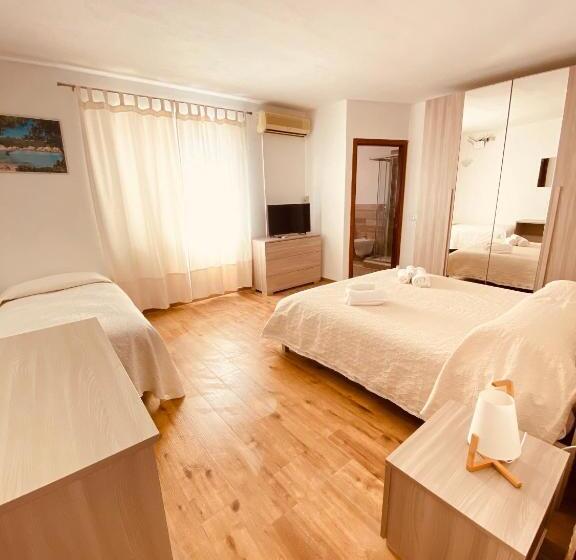 Номер Стандарт Трехместный, Affittacamere Ciro's House