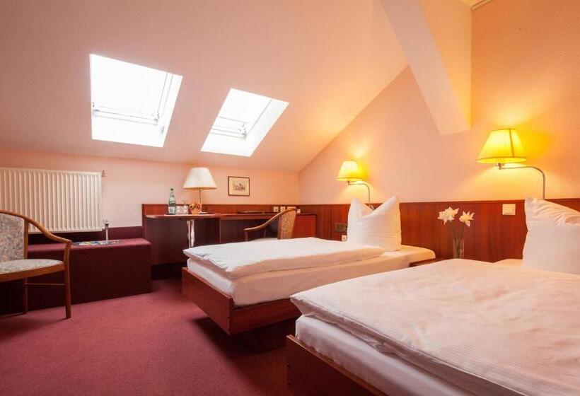 اتاق اکونومی, Kastanienhof