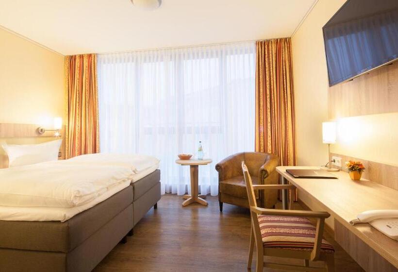 اتاق لوکس, Kastanienhof