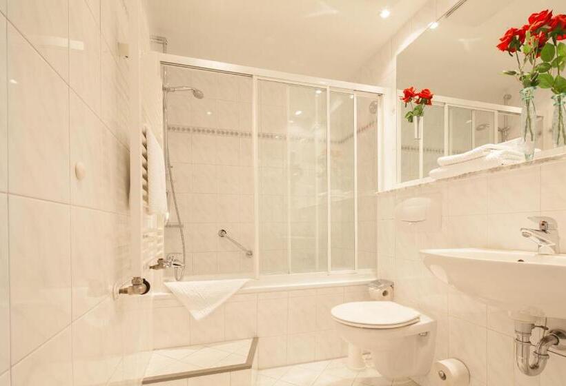 سوئیت کلاسیک, Kastanienhof