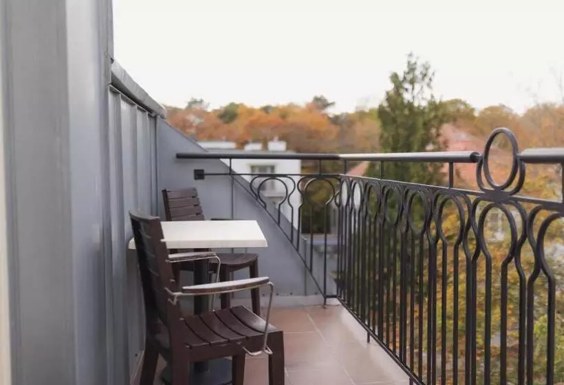 سوئیت جونیور خانوادگی, H Villa Herkules