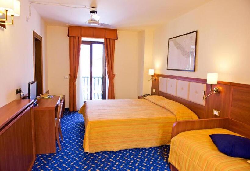 חדר סטנדרט לשלושה, Lake Hotel Benaco