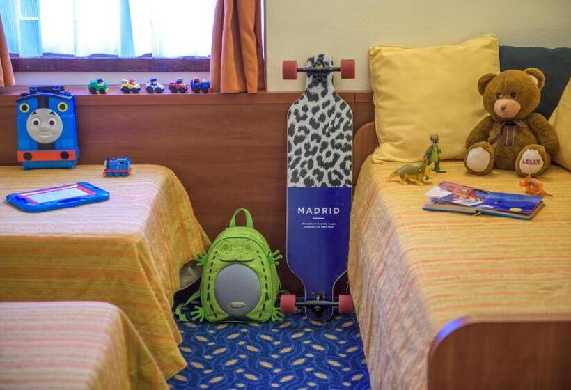 חדר סטנדרט לשלושה, Lake Hotel Benaco