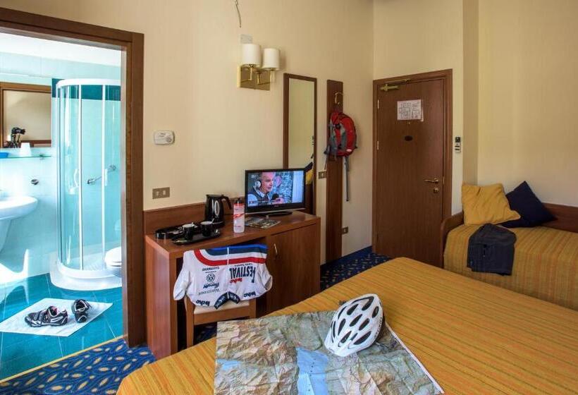 חדר סטנדרט לשלושה, Lake Hotel Benaco