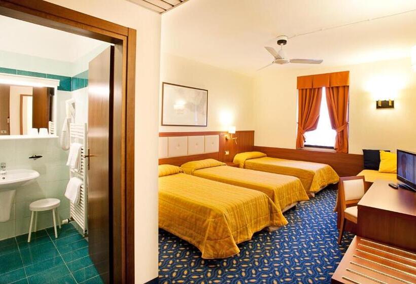 חדר משפחתי, Lake Hotel Benaco