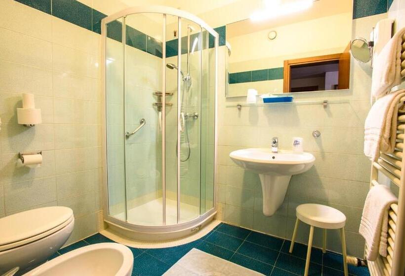 חדר סטנדרט לשלושה, Lake Hotel Benaco