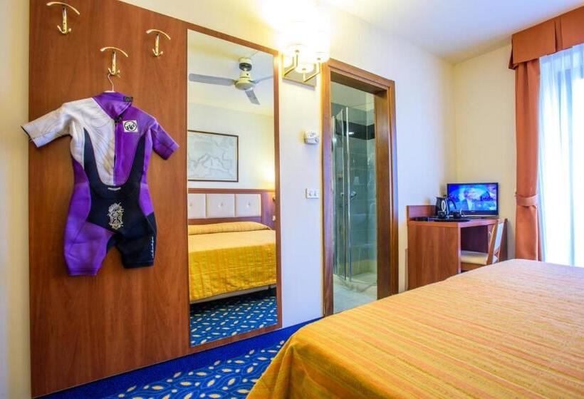 חדר סטנדרט לשלושה, Lake Hotel Benaco