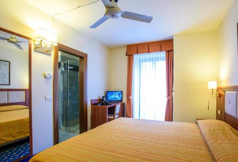 חדר סטנדרט לשלושה, Lake Hotel Benaco