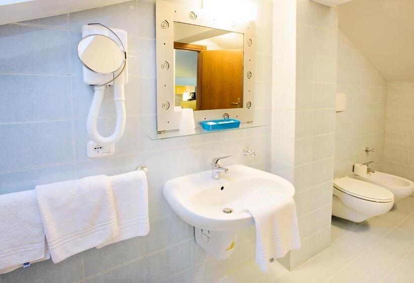 חדר סטנדרט לשלושה, Lake Hotel Benaco