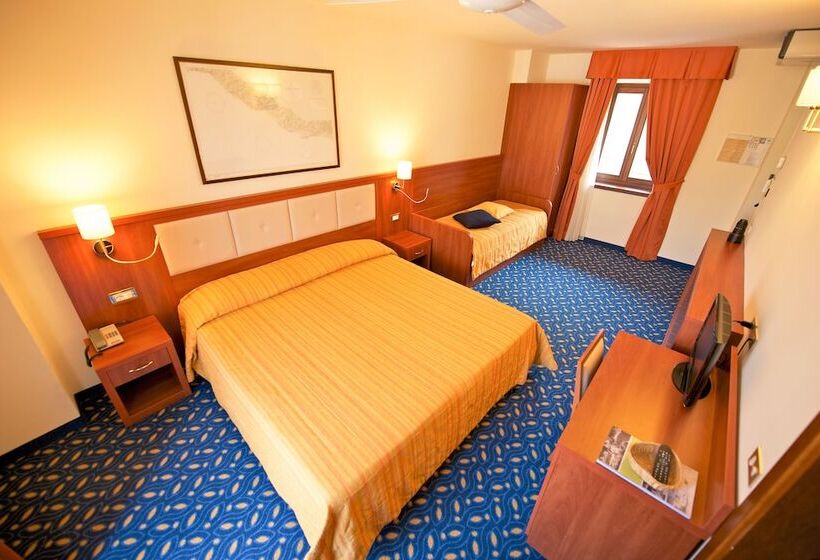 חדר סטנדרט לשלושה, Lake Hotel Benaco