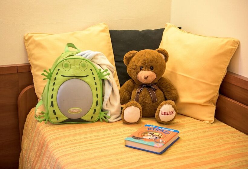 חדר משפחתי, Lake Hotel Benaco