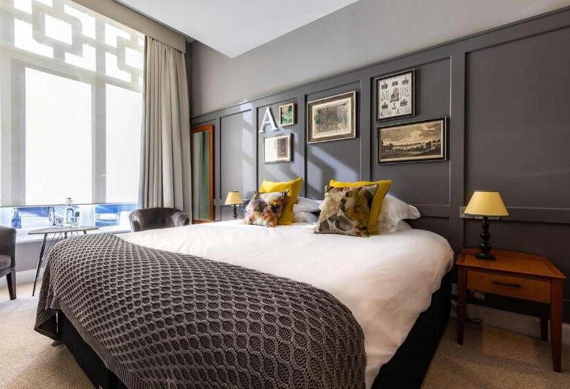 חדר קלאסי, Crown