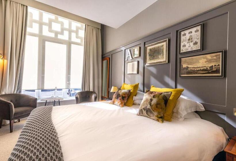 חדר קלאסי, Crown