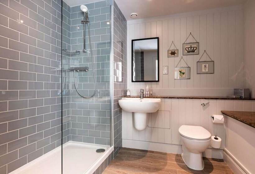 חדר קלאסי, Crown