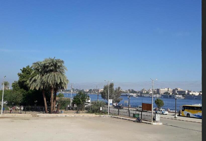 اتاق استاندارد یک نفره با چشم‌انداز رودخانه, El Mesala