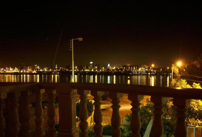 اتاق استاندارد یک نفره با چشم‌انداز رودخانه, El Mesala